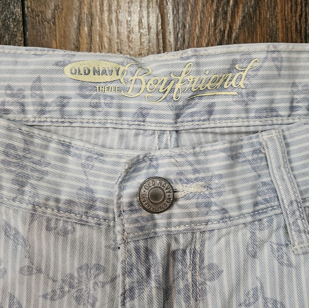 Old Navy Boyfriend Printed‎ Denim Shorts. Size 4 - Picture 3 of 7